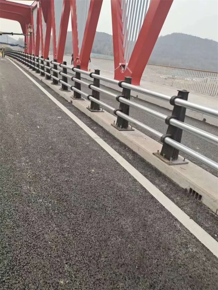 橋梁護（hù）欄
