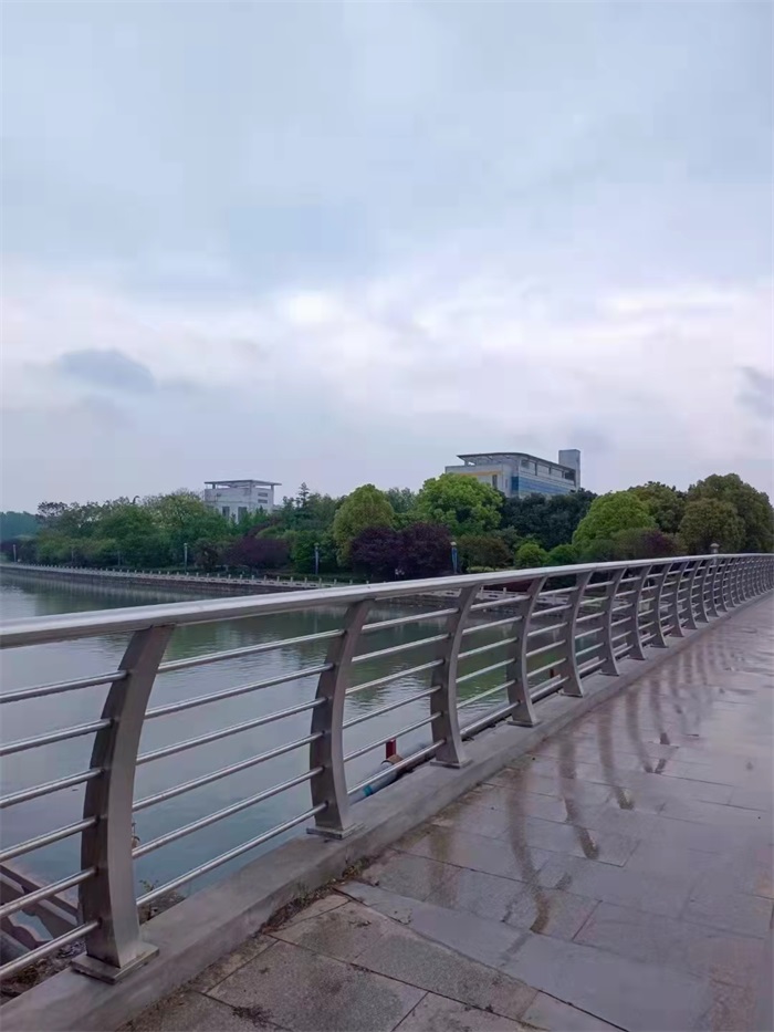 不鏽鋼橋（qiáo）梁護欄