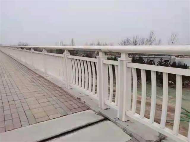 防撞（zhuàng）護欄