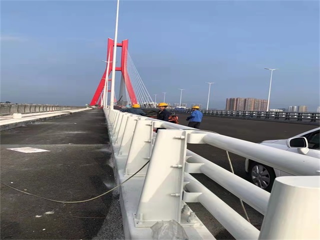 防撞（zhuàng）護（hù）欄