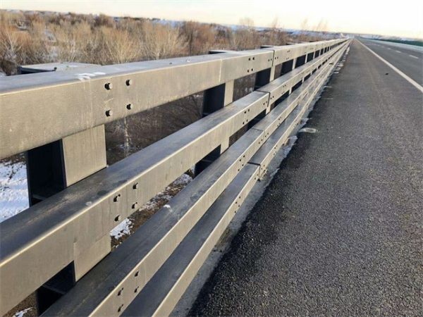 橋梁防撞（zhuàng）欄杆