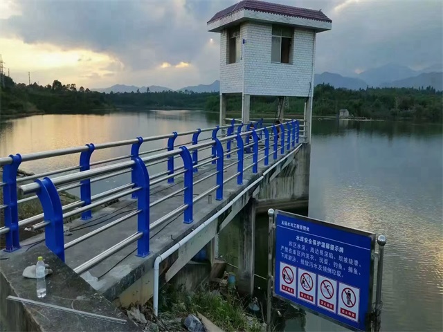橋梁欄杆（gǎn）
