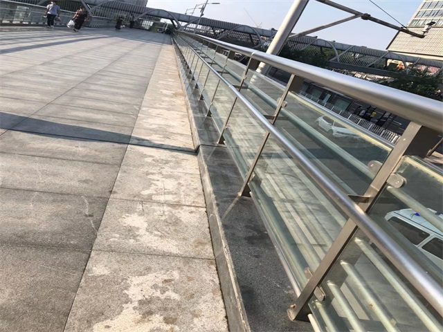 橋（qiáo）梁防撞欄杆