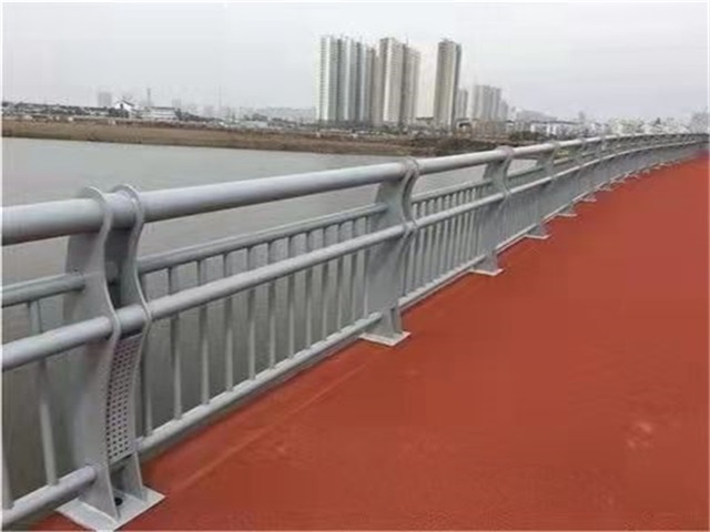 橋梁（liáng）防（fáng）撞護（hù）欄